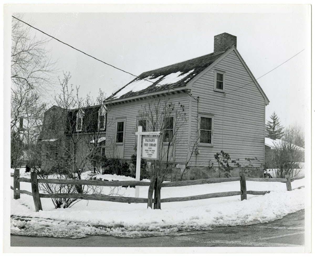 phc 325 palisades library c 1960